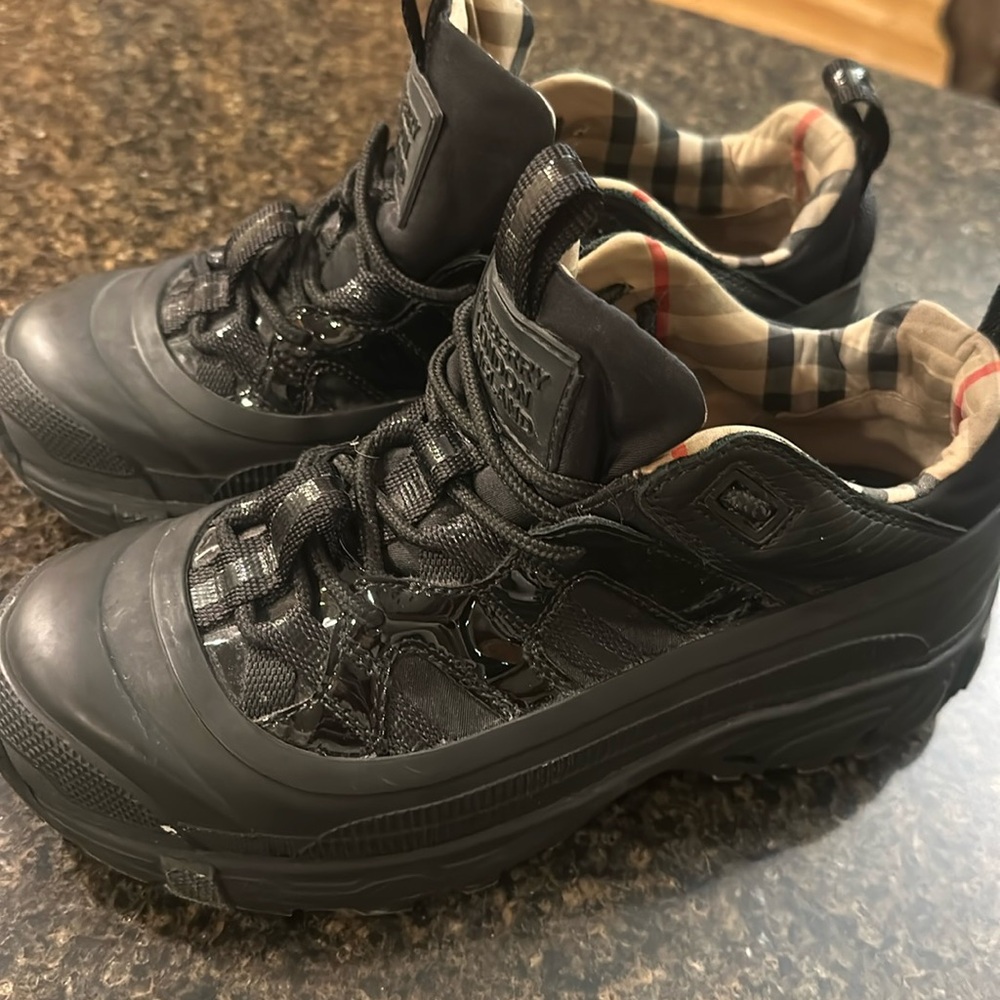 Burberry Black Leather Athletic shoes